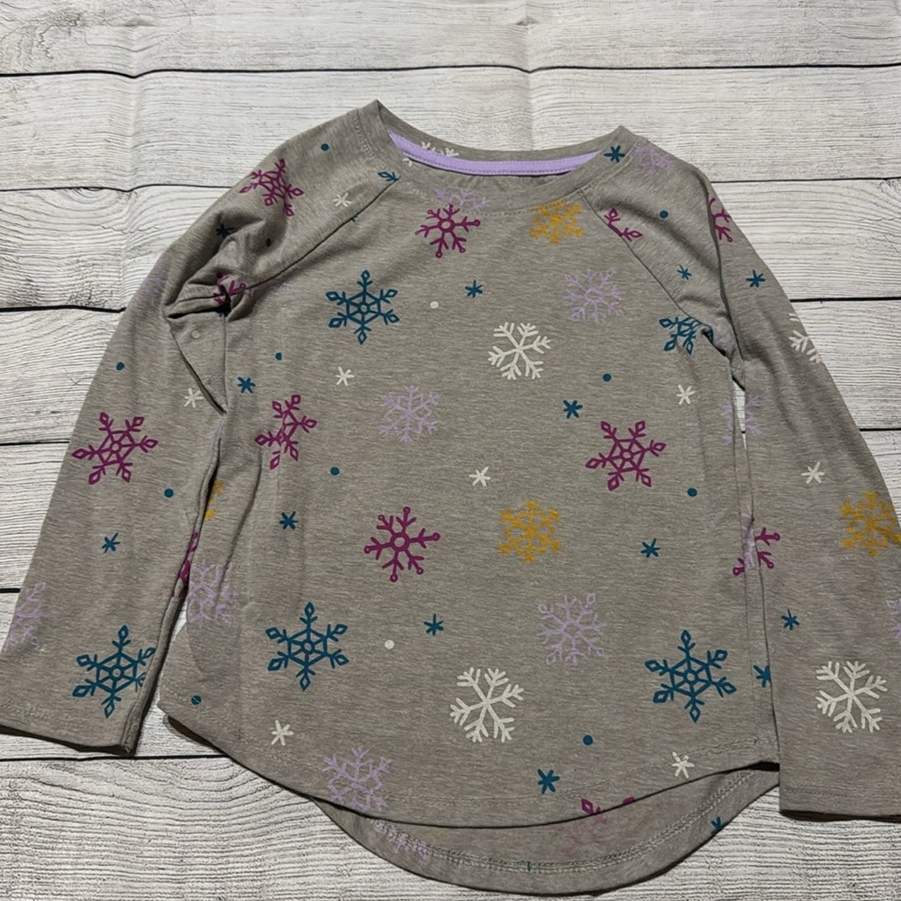 Cat & Jack Gray with Multicolored Snowflakes Long Sleeve Shirt size 5T